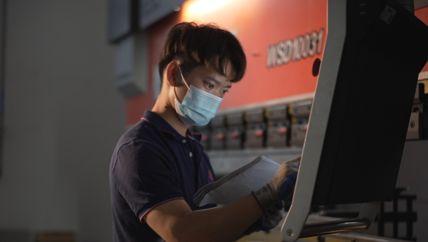 Latest company blogs about 자동차 내장재 데코레이션 스트립용 열간 프레스 라미네이팅 머신